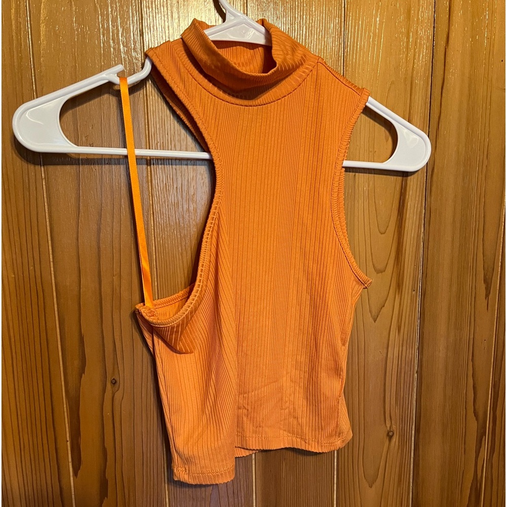 Cropped orange shirt